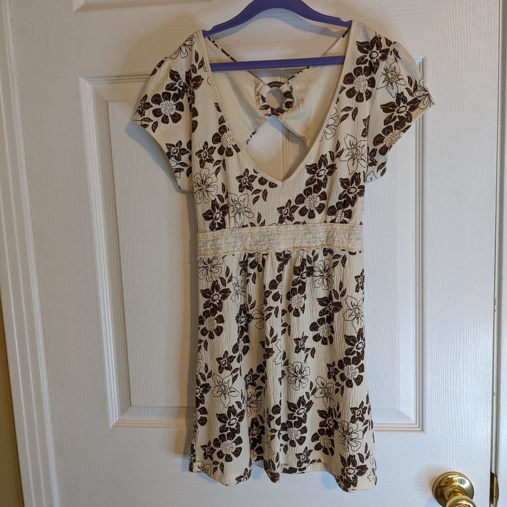 Belle du Jour Juniors Dress Tan Background w/Brown Flowers w/Deep V Neck - L*